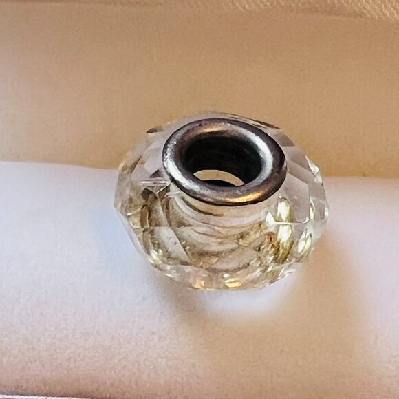 Set of Eight Assorted Bracelet Charms - some Hallmarked .925 - Picture 7 of 10